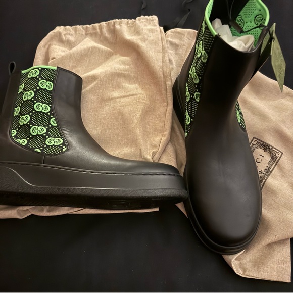 Gucci Black and Lime Green Logo Chelsea Boots - Picture 5 of 12